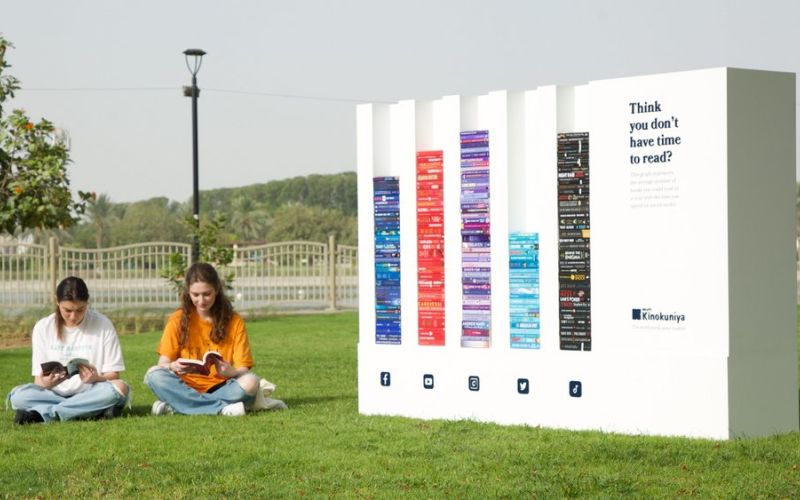 Knihkupectví provedlo vizualizaci času promarněného na sociálních sítích a zvýšilo prodeje