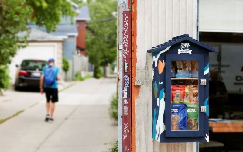 Značka péče o zvířata otevírá banky psího krmiva pro majitele v těžké situaci