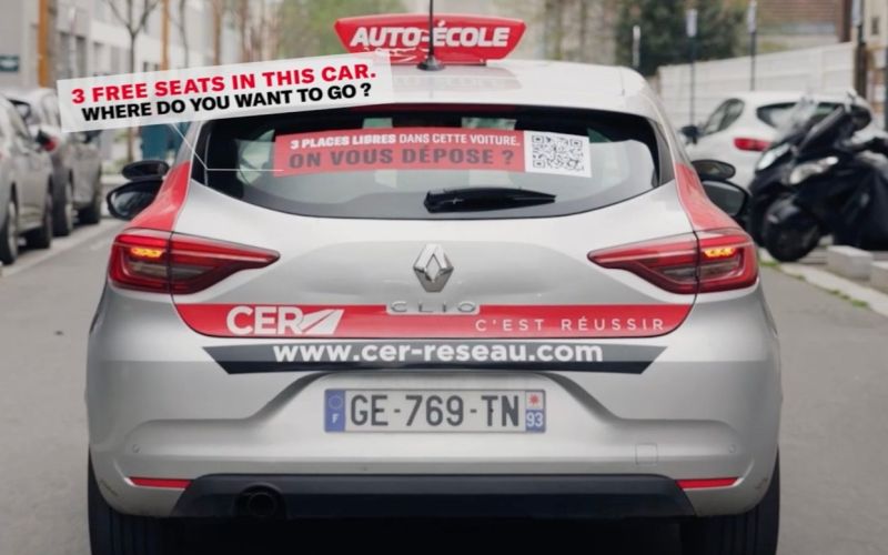 Autoškola přepravuje během výuky lidi s pohybovým omezením