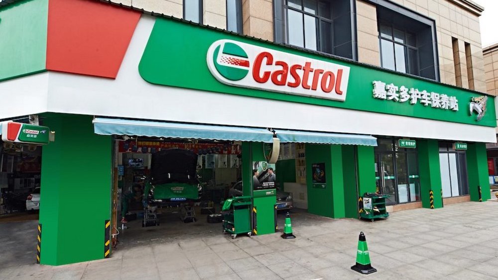 Castrol nabízí autodílnám výhodnou reklamu výměnou za prodej značky