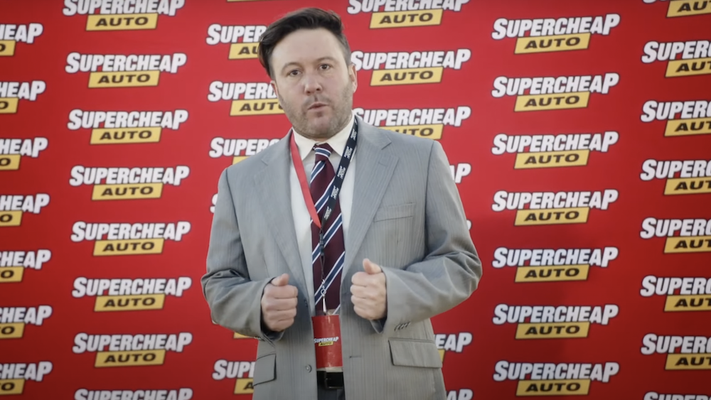 Odkopnutý sponzor vytvořil drzou rozchodovou kampaň