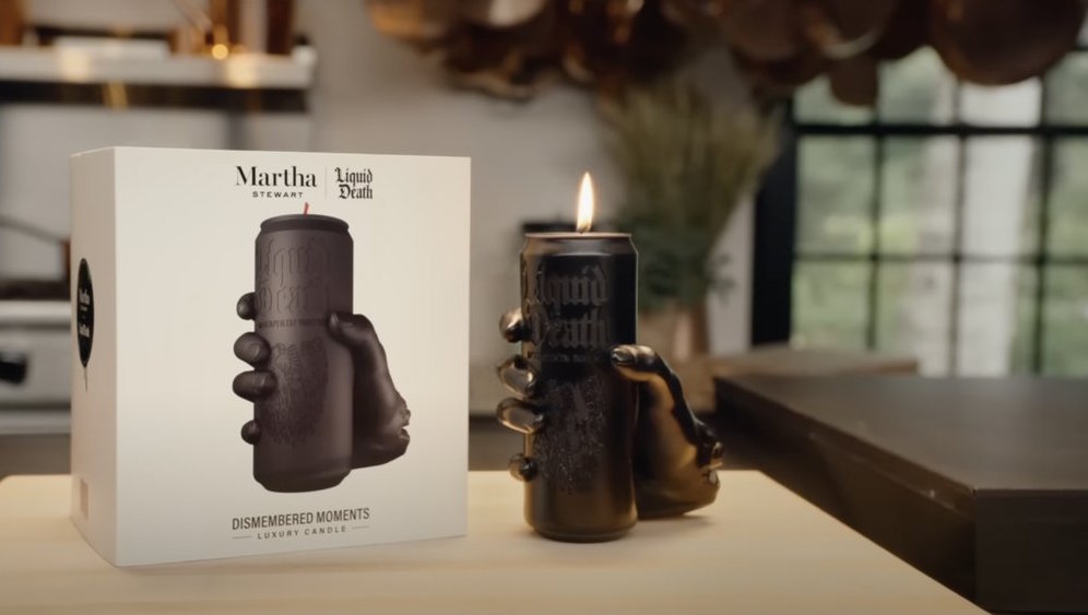 Liquid Death má  halloweenskou kampaň s Marthou Stewartovou